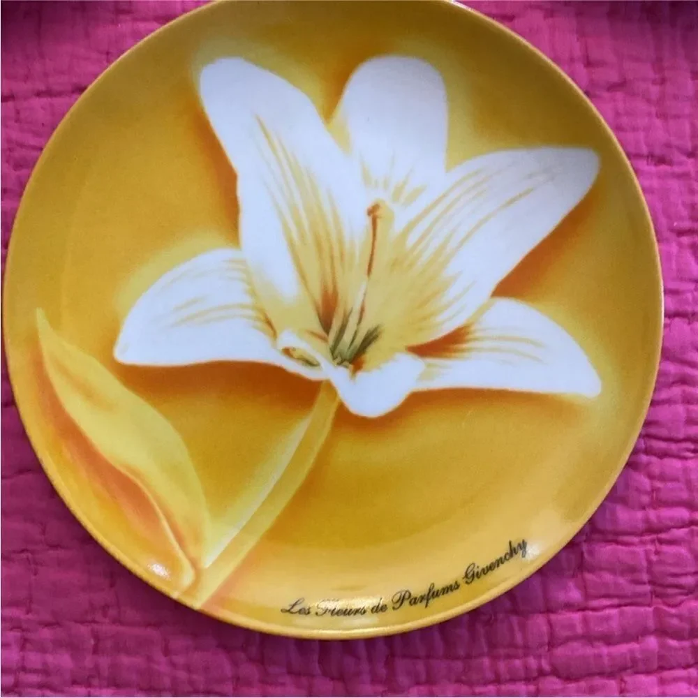 Givenchy Floral Decorative Plates Set 3pc)